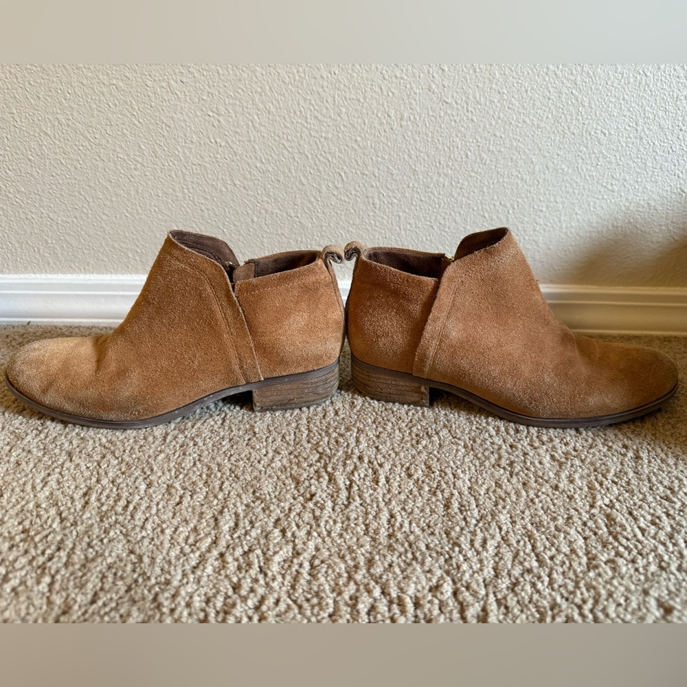 TOMS suede ankle boot 7.5